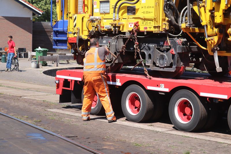 BAM Stopmachine met het fabrieksnummer 1214 en het UIC-nummer 99 84 942 8 702-7.